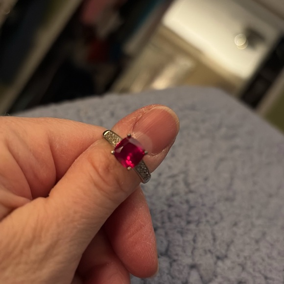 Ruby (Synthetic) with Diamond chips ( genuine) 925 stamped - Picture 10 of 12